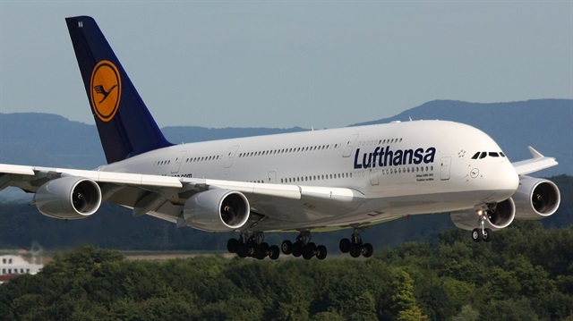 Lufthansa'ya ait uçak Frankfurt-Kahire seferi sırasında İzmir'e acil iniş yaptı.