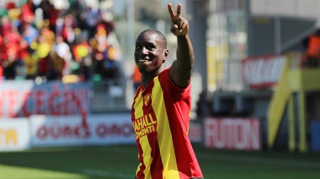 Demba Ba Göztepe formasıyla çıktığı 13 maçta 7 gol kaydetmişti.