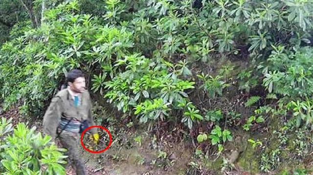 Gireseun'da fotokapana yakalanan teröristin sarı eldiveninin sırrı çözüldü
