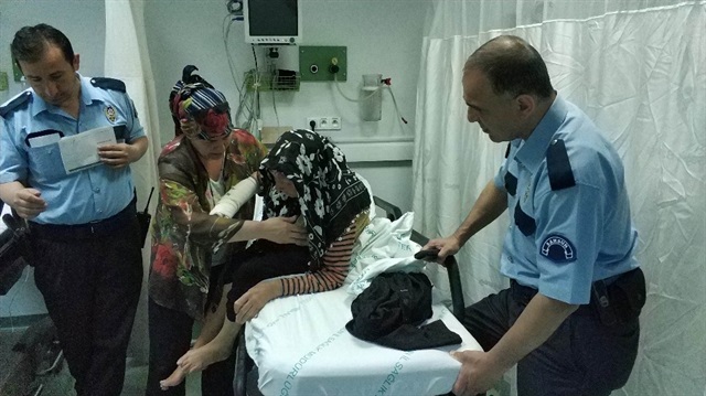 Yaşlı kadın, polis tarafından ekip otosuyla Samsun Şiddet Önleme Merkezi'ne götürüldü.