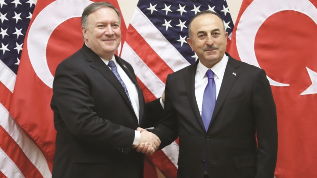 Mike Pompeo ile teması sonrası Bakan Çavuşoğlu’nun, Washington’da Türk ve Müslüman toplumunun temsilcileri, Amerikan iş çevreleri, düşünce kuruluşları ve basın mensuplarıyla bir araya gelmesi bekleniyor.