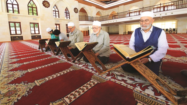 Ramazanı daha anlamlı bir şekilde geçirmek isteyen Müslümanlar, bugünden itibaren itikâfa girecek.