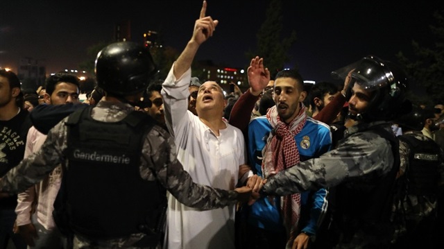 Ürdün'de yeni gelir vergisi yasasına protestolar halkın yoğun katılımıyla devam ediyor.