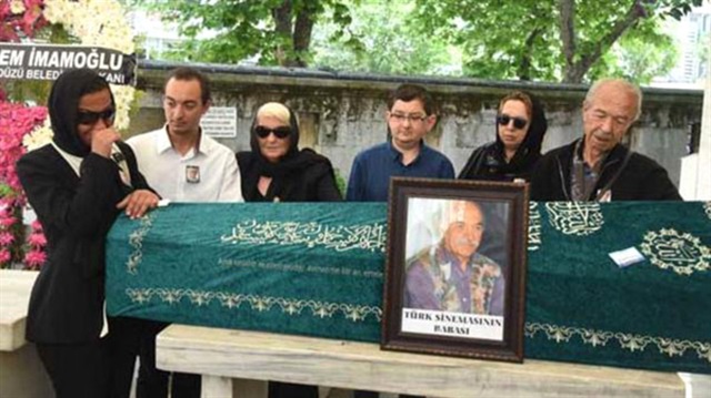 92 yaşında vefat eden oyuncu, Kavaklı Gürpınar Mezarlığı'nda toprağa verildi.