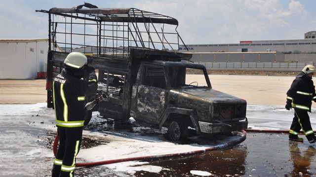 Yangın ve patlamanın ardından bazı araçlar kullanılamaz hale geldi.