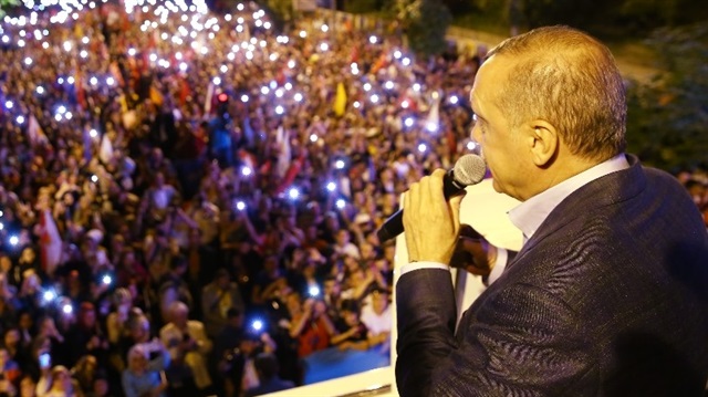 Cumhurbaşkanı Erdoğan, Zonguldak mitinginin ardından Ereğli’ye geçti. Burada gece saat 23:00’da kendisini bekleyen on binlere seslenen Cumhurbaşkanı Erdoğan, terörle mücadele konusunda sert mesajlar verdi.