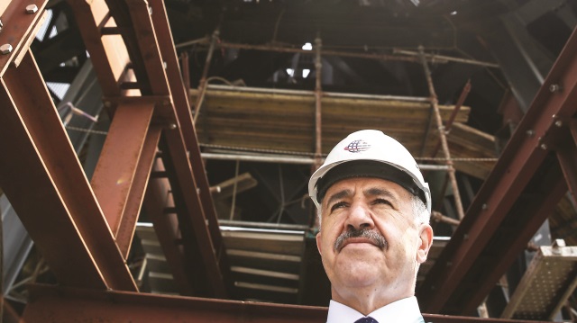 Ulaştırma, Denizcilik ve Haberleşme Bakanı Ahmet Arslan, Çamlıca Kulesi inşaatında incelemelerde bulundu.