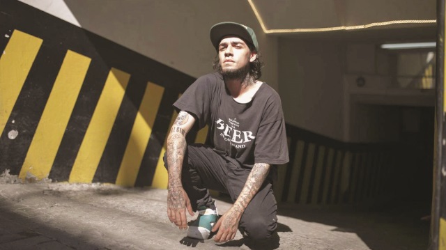 Rap şarkıcısı 'Ezhel', tutuklu olarak yargılanıyor.