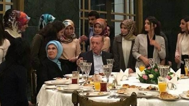 Cumhurbaşkanı Erdoğan gençlerle biraraya geldi.