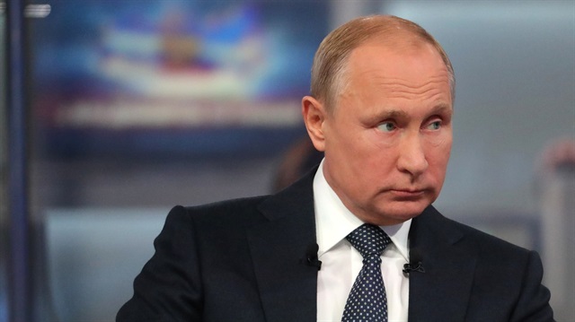 Rusya Devlet Başkanı Vladimir Putin, ülkesinde televizyonlardan canlı yayınlanan Direkt Hat programında halkın sorularını yanıtlıyor. 

