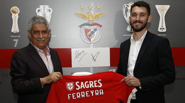 Ferreyra Benfica formasıyla poz verdi.