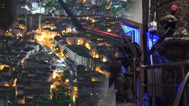 Lüks rezidansa yapılan operasyon anı polis helikopterinden görüntülendi.