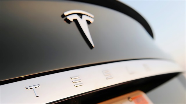 Yeni teknolojiye kullanıcılarını alıştırmak isteyen Tesla, süresi şimdilik belli olmayan ücretsiz test sürüşleri düzenlemeyi planlıyor.