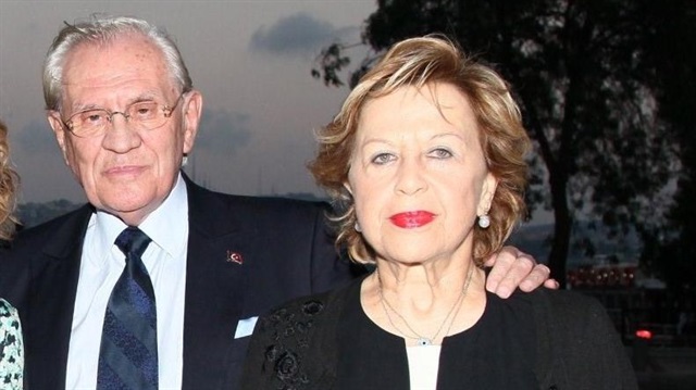 Fotoğrafta Erdoğan Demirören ve eşi Tülin Demirören bir davette görünüyor