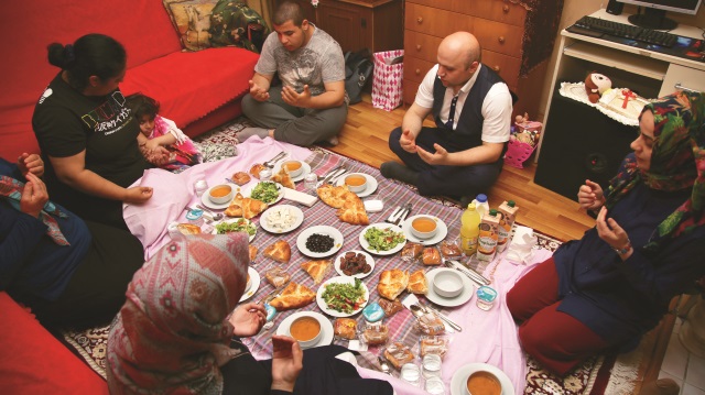 Minik Gamzeler Grubu olarak kurduğumuz iftar sofrasında hep birlikte orucumuzu açtık.