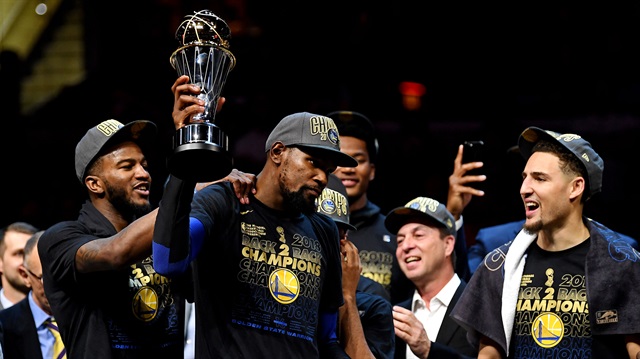 leveland, OH, USA; Golden State Warriors forward Kevin Durant (35) 