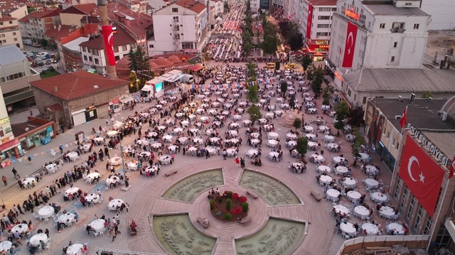 Bolu’da 20 bin kişi birlikte iftar yaptı