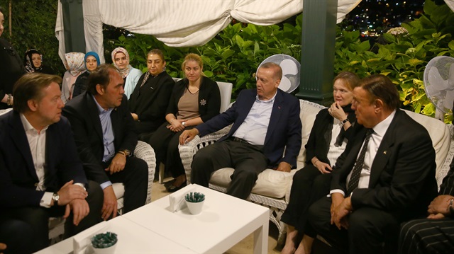 Cumhurbaşkanı Erdoğan içerideyken Ulaştırma Bakanı Ahmet Arslan da taziye için geldi
