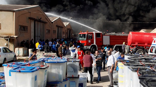 Yangın çıkan büro Bağdat’ta seçim sandıklarının bulunduğu en büyük depo olarak biliniyor. 