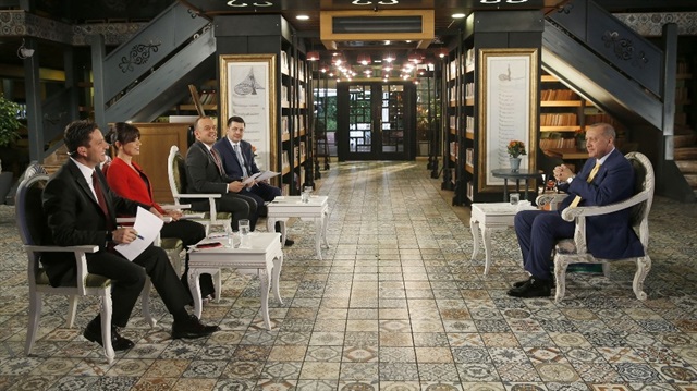 Cumhurbaşkanı Erdoğan, TVNET Haber Müdürü Serhat İbrahimoğlu’nun da aralarında olduğu gazetecilerin sorularını cevapladı.