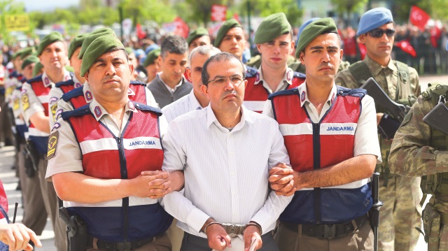 Darbe girişiminin kilit isimlerinden Mehmet Partigöç mahkemeye böyle getirilmişti.