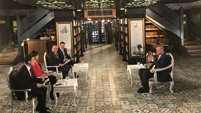Cumhurbaşkanı Recep Tayyip Erdoğan, TVNET’te Seçim Özel canlı yayınında gazetecilerin sorularını yanıtlıyor.