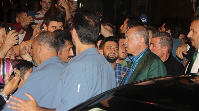Cumhurbaşkanı Recep Tayyip Erdoğan, baba ocağı Güneysu’dan sevgi seli ile uğurlandı.
