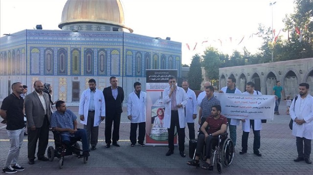 ​

إسطنبول.. وقفة تضامنية لأطباء فلسطينيين مع الشهيدة رزان النجار