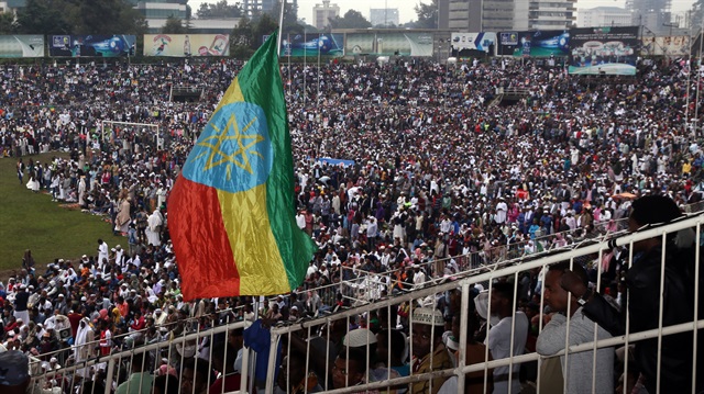 Hundreds of thousands turn out in central Addis Ababa for special prayers marking Muslim holiday