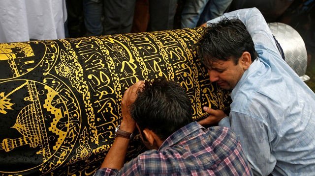 Relatives of Syed Shujaat Bukhari, the editor-in-chief of local newspaper "Rising Kashmir", who according to local media was killed by unidentified gunmen outside his office in Srinagar, mourn during his funeral in Kreeri, north of Srinagar, June 15, 2018. 
