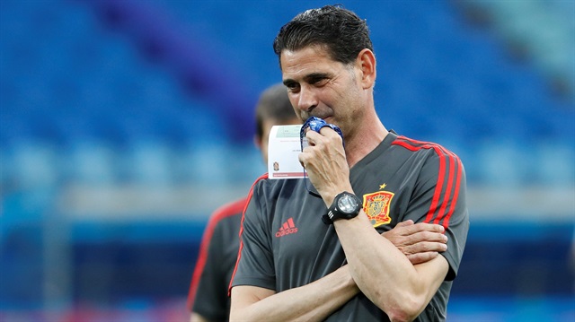 Fernando Hierro'nun elindeki kağıtta, İspanya'nın Portekiz maçı ilk 11'i yazıyordu.