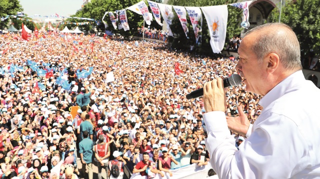Cumhurbaşkanı Erdoğan, Kandil’in bombalandığını belirterek, “Size birkaç gün içerisinde daha başka müjdelerimiz de olacak inşallah” dedi. 