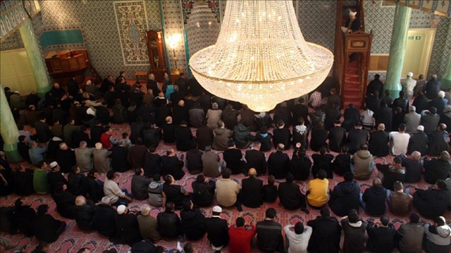 More than 140,000 people say morning prayers and enjoy other activities