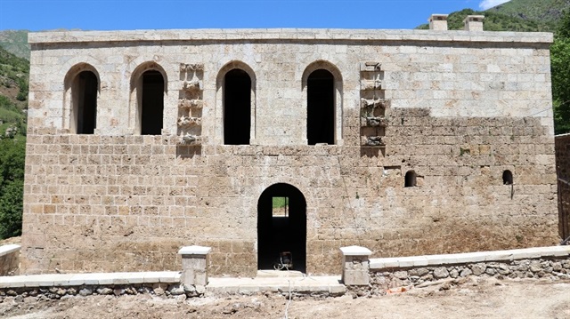 Kayme Sarayı’nda gerçekleştirilen restorasyon ve çevre düzenlemesinin ilk etabı tamamlandı.
