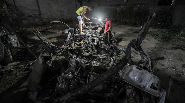 İşgalci İsrail Gazze'deki sivil bir araca roket saldırısı düzenlerken herhangi bir can kaybı yaşanmadı.