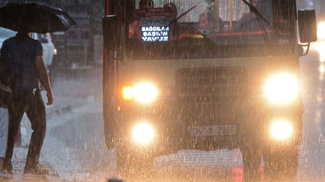 İstanbul'da dün akşam saatlerinde sağanak yağış etkili olmuştu. 