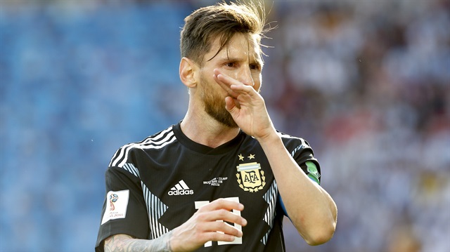Messi, İzlanda karşısında 64. dakikada penaltı kaçırdı.