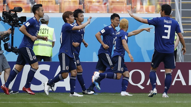 Japon futbolcular atılan gol sonrası böyle sevindi.