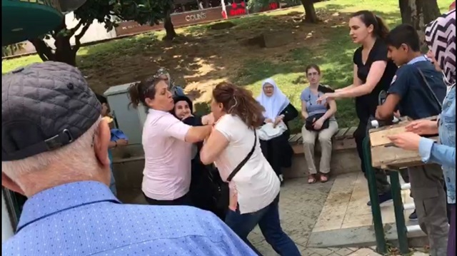 CHP standında şehit annesine saldırı
