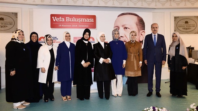 Emine Erdoğan, AK Parti teşkilatı mensubu kadınlarla bir araya geldiği 'Vefa Buluşması'na ilişkin Twitter hesabından paylaşımda bulundu.