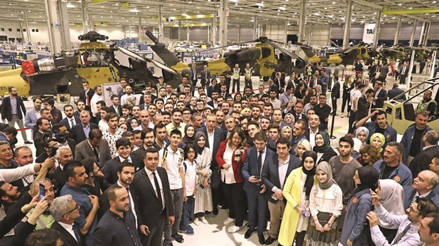 جولة لأردوغان بخط إنتاج مروحيات "أتاك تي 129" التركية
