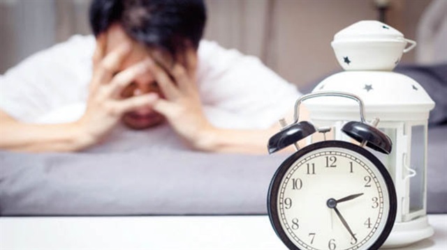 Bazı nedenler gece sık uyanmalara sebep olup, sağlık sorunlarına yol açabiliyor.
