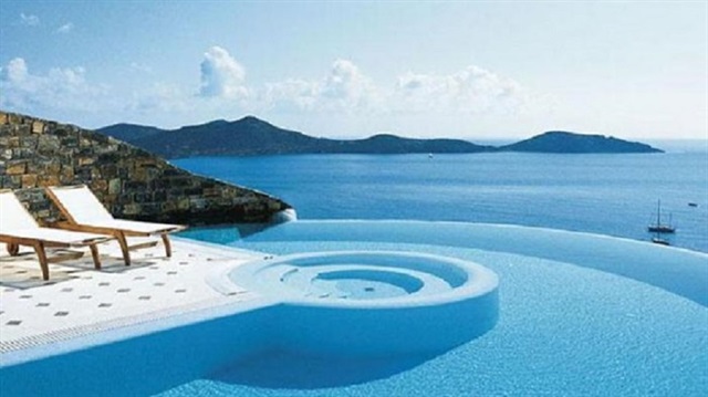 إليك قائمة بأفخم حمامات السباحة في كل أنحاء العالم