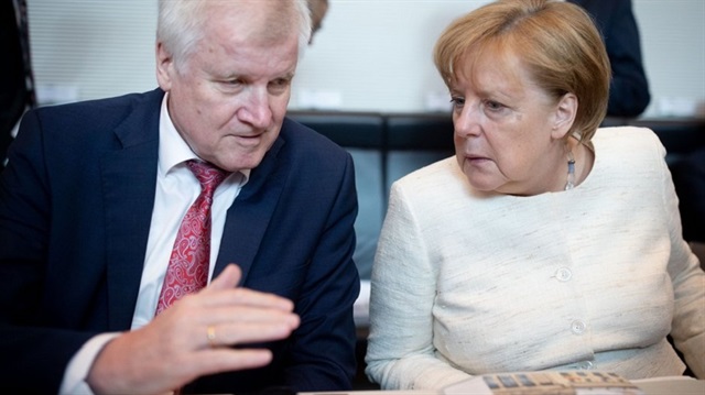 Almanya Başbakanı Angela Merkel ve Bavyera eyaleti Alman bakan Markus Söder. 