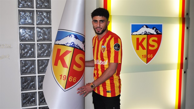 Bilal Başacıkoğlu Kayserispor'la 3 yıllık sözleşme imzaladı.