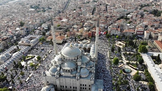 Abdülmetin Balkanlıoğlu Hoca'nın cenazesine binlerce kişi katıldı.