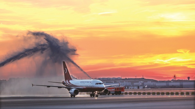 Havalimanı’na ilk inişi Cumhurbaşkanı Erdoğan’ı taşıyan “TC-ANK” uçağı gerçekleştirdi. 
