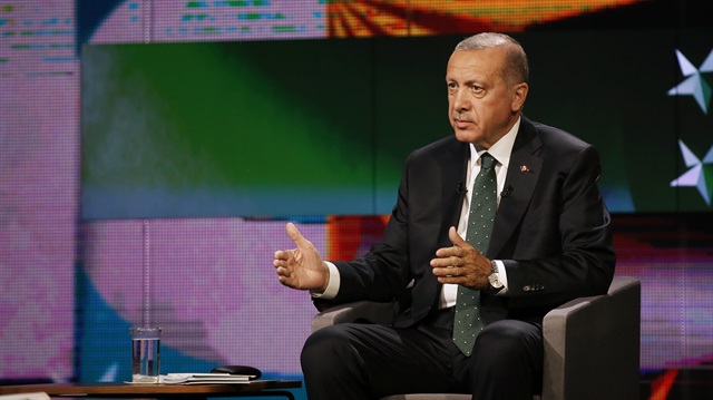 Cumhurbaşkanı Erdoğan, canlı yayında soruları yanıtlıyor.