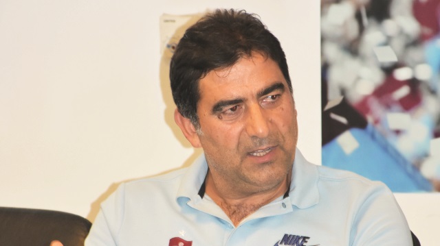 Trabzonspor Teknik Direktörü Ünal Karaman