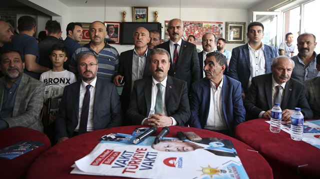 Büyük Birlik Partisi Genel Başkanı ve AK Parti Ankara Milletvekili adayı Mustafa Destici, vatandaşlarla bir araya geldi.